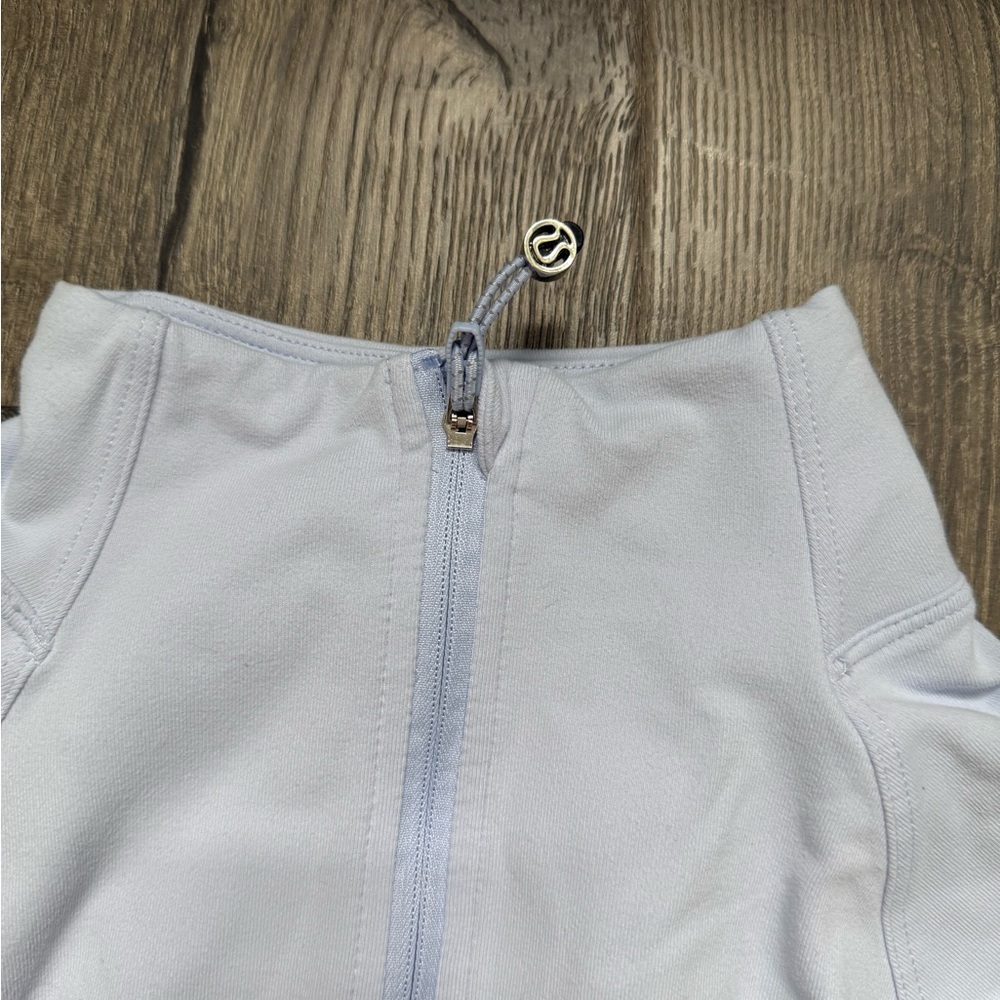 Women's Lululemon LS baby blue top size 8